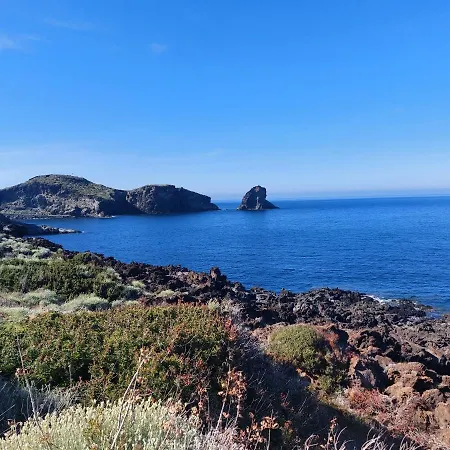 Dammuso Civulia * Scauri (Sicily)