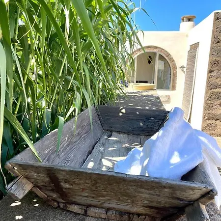 Dammuso Civulia * Scauri (Sicily)